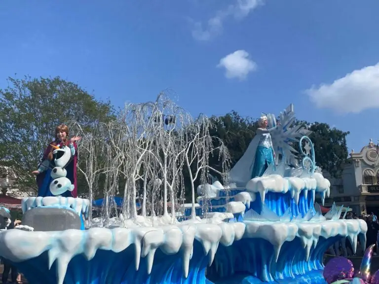 Frozen float in the parade at Disneyland