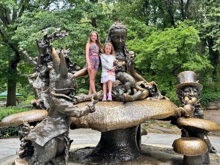 alice-in-wonderland-statue