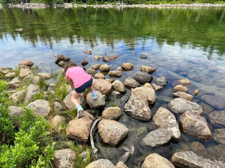 Rock hopping fun on Jordan Pond