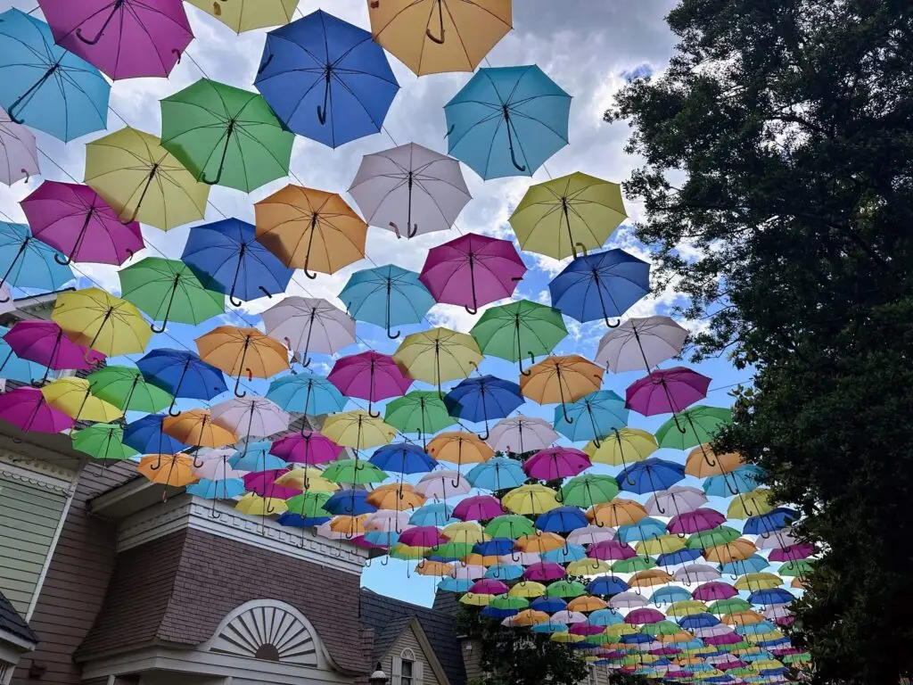 Umbrella walkway