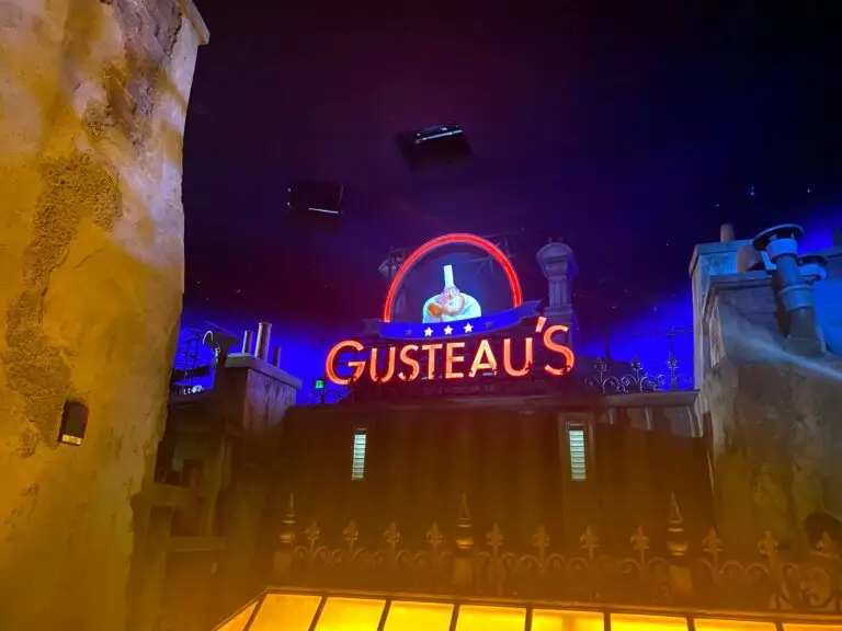 The queue for Remy's makes you feel like you're in Paris at night!