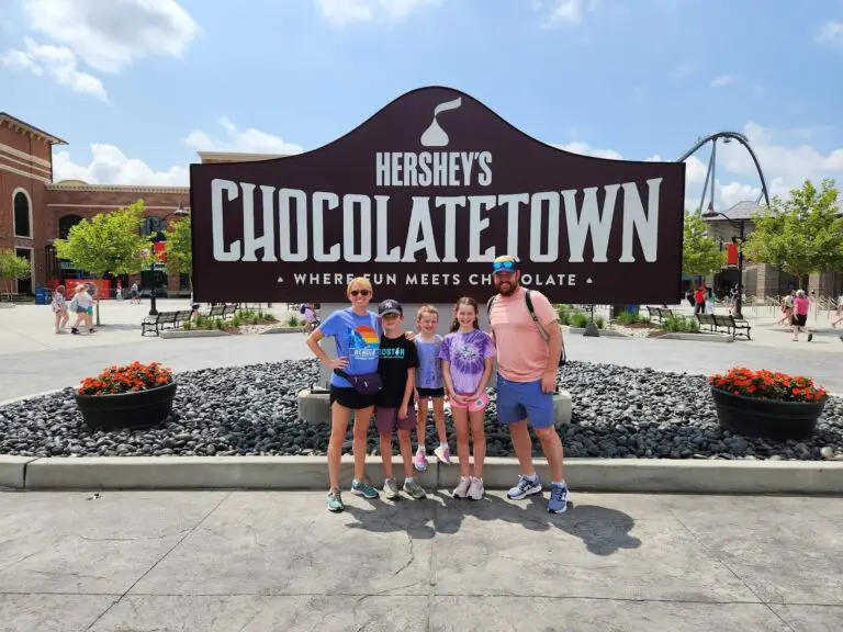 chocolatetown-sign