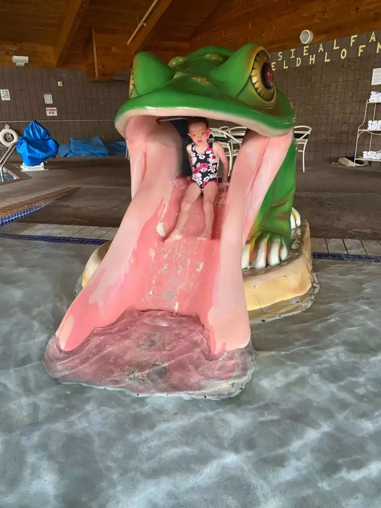 Hotel near Munising with a fun indoor pool area