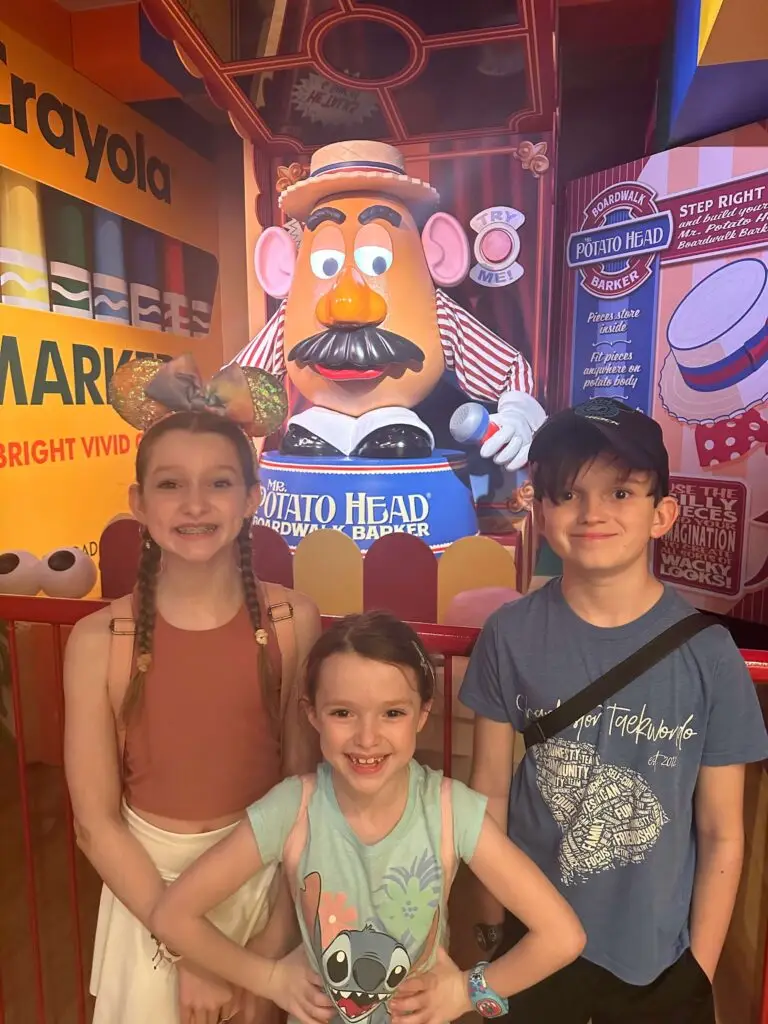 The queue of Toy Story Mania