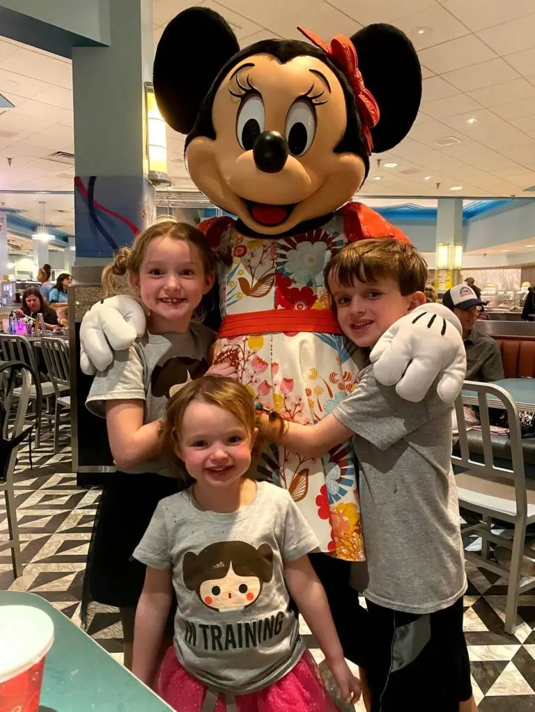 Meeting Minnie at Hollywood & Vine