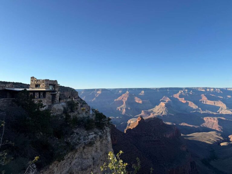View of Grand Canyon from the rim trail